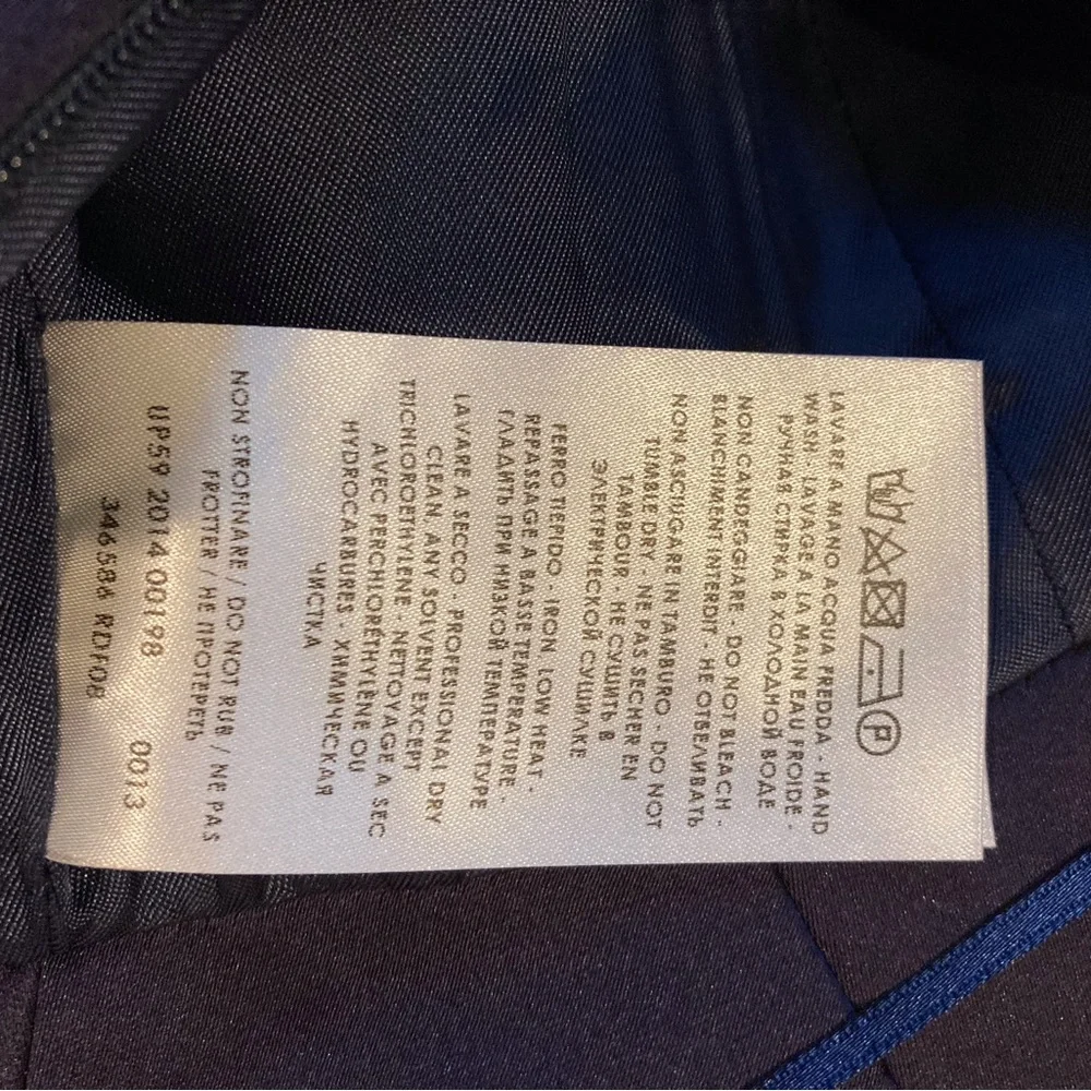 Alexander McQueen Elegant Navy Sleeveless Fitted Dress - Picture 9 of 10